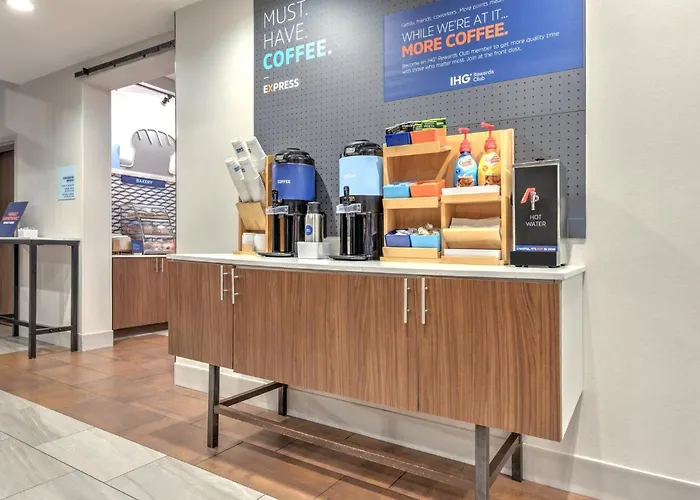 Holiday Inn Express & Suites Moore By Ihg