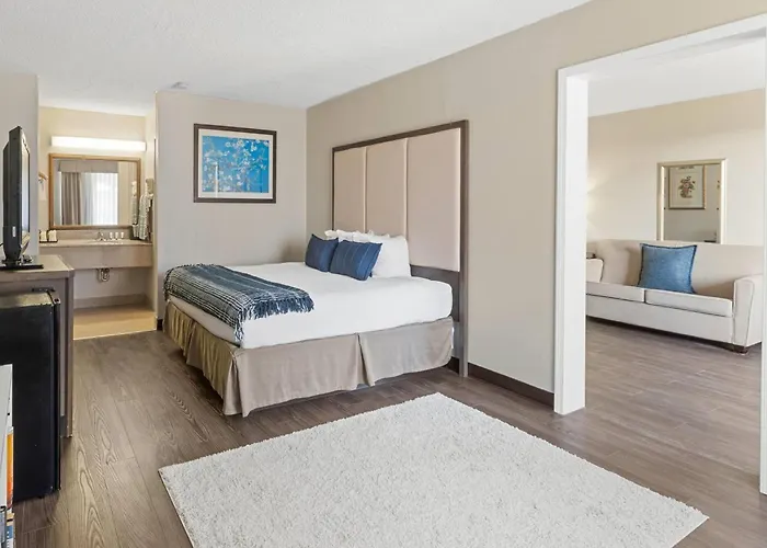 Ramada By Wyndham Houma Hotel
