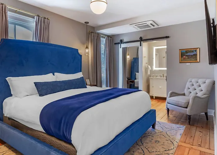 The Colonial Inn, An Ascend Collection Hotel Hillsborough