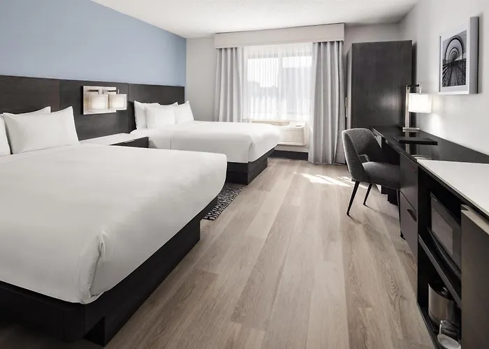 Doubletree By Hilton Racine Harbourwalk Hotel