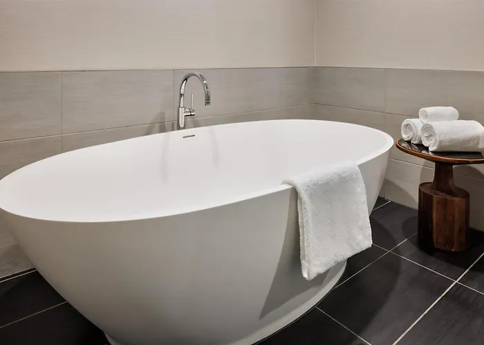 Doubletree By Hilton Racine Harbourwalk Hotel