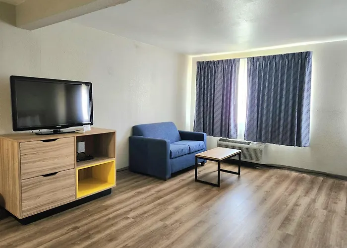 Days Inn & Suites By Wyndham Corpus Christi Central