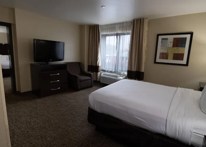 Comfort Inn & Suites Colton - San Bernardino