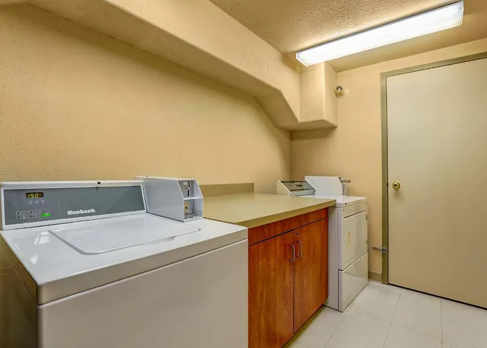 Red Deer Hotels