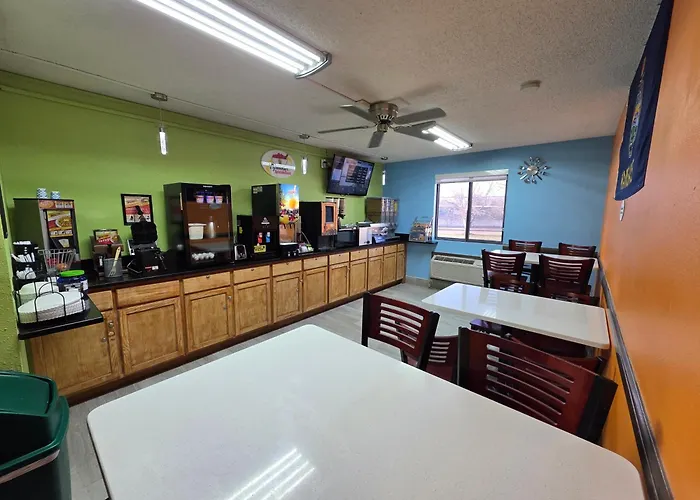 Super 8 By Wyndham Emporia Motel