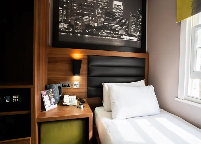 London Court Hotel