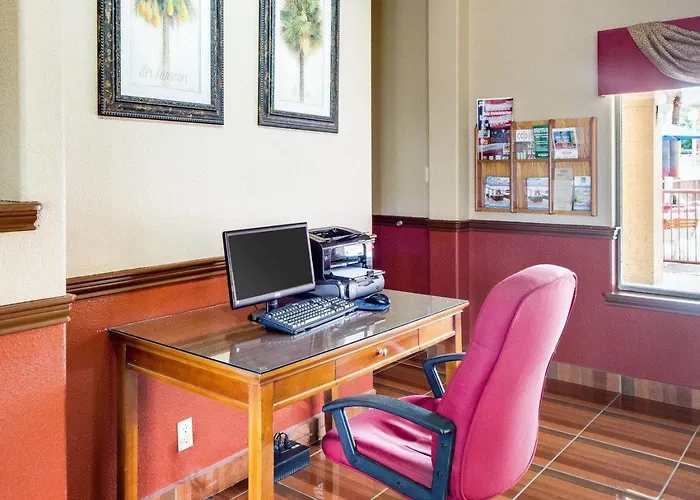Econo Lodge Inn & Suites Eagle Pass