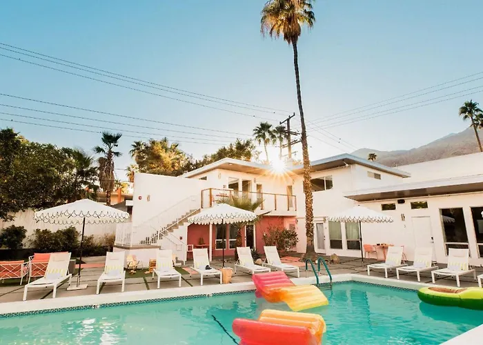 The Wesley By Avantstay Palm Springs