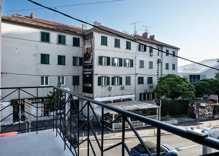 Situs Residence Split