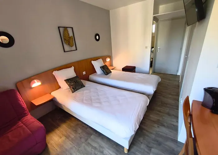 Hotels in Turenne