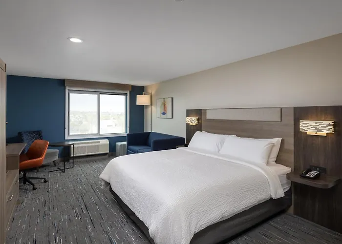 Hawaiian Gardens Hotels