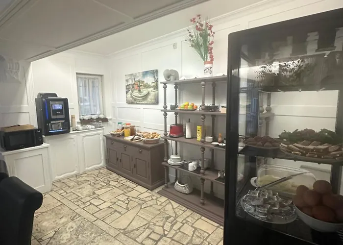 Hotel Le 5 Martigues