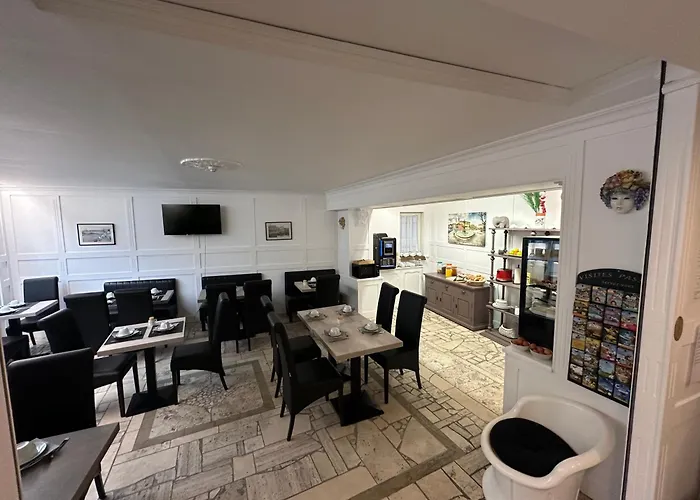 Hotel Le 5 Martigues