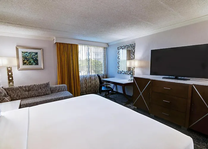 Doubletree By Hilton Madison Downtown Hotel
