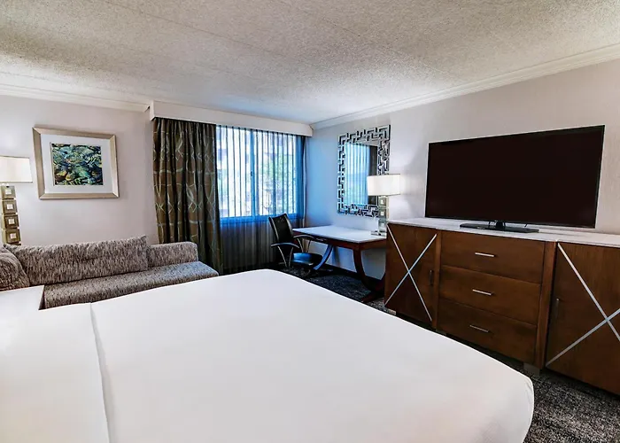 Doubletree By Hilton Madison Downtown Hotel