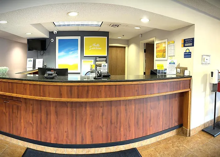 Days Inn By Wyndham Fargo - West Acres