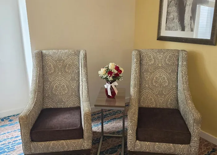 Omak Hotels
