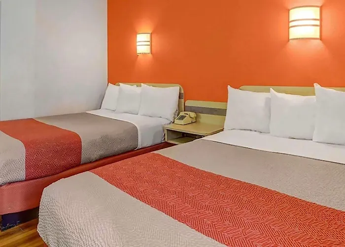 Lemoore Hotels