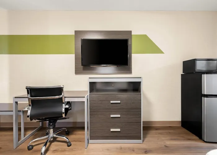 Clarion Pointe Athens I-65 Hotel