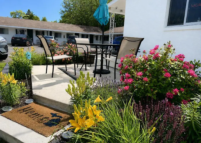 Cedars Motel Saint Ignace