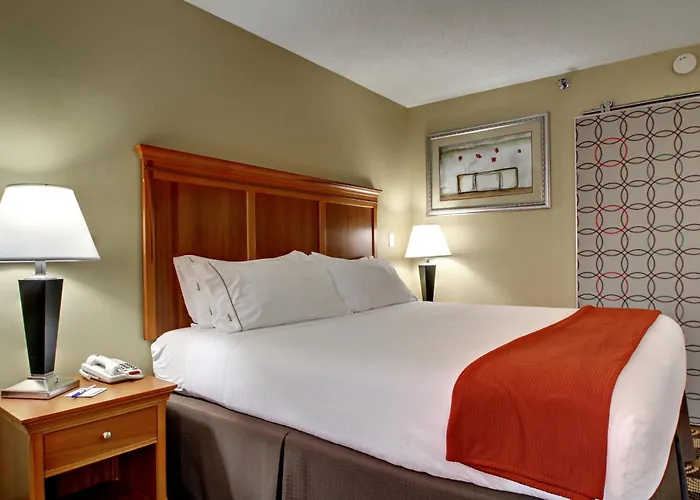 Hurricane Mills Hotels