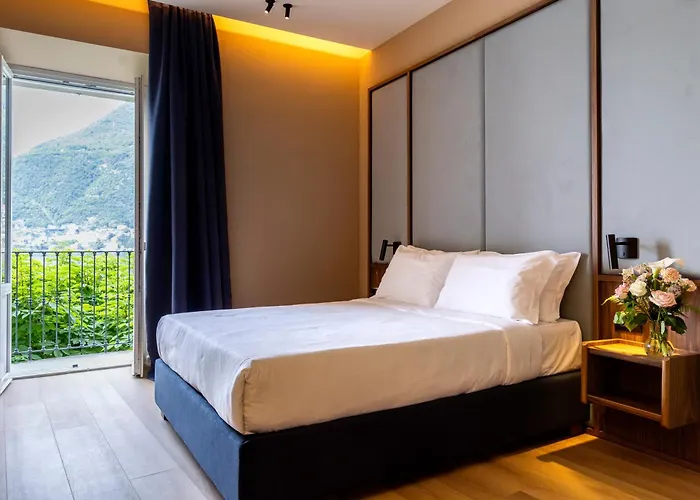 Hotels in Torno