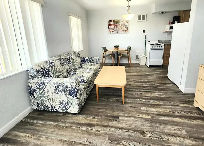 Johns Pass Beach Motel Treasure Island