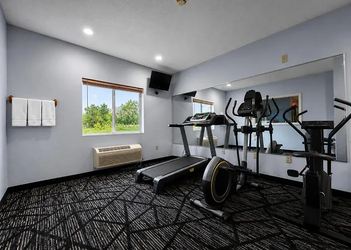 Super 8 By Wyndham Huntington Hotel