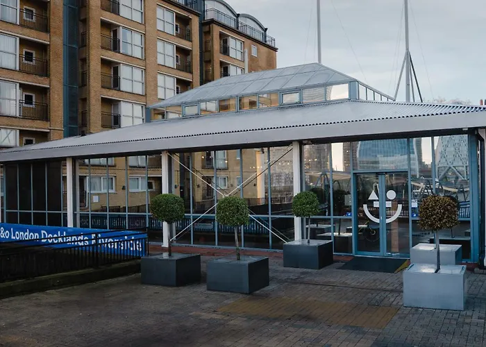 A&O London Docklands Riverside