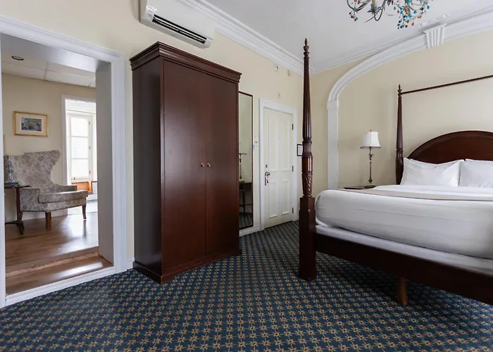 Hotel Champlain