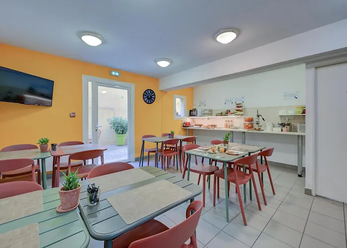 Saint-Paul-les-Durance Hotels