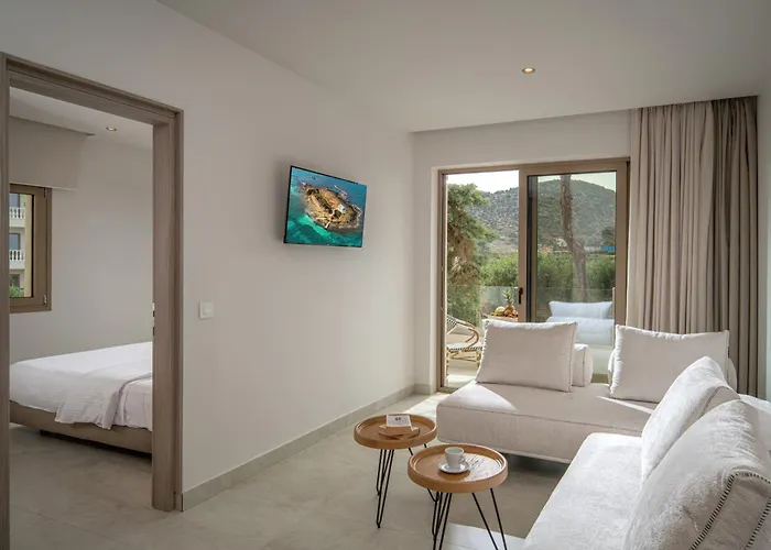 Parthenis Hotel&Suites