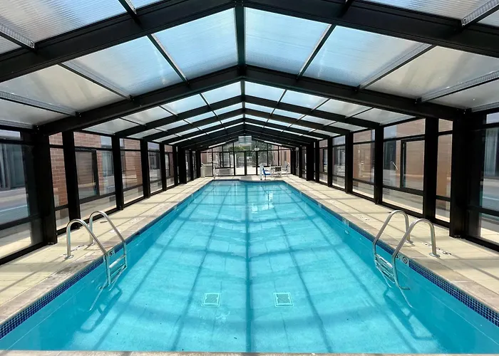 Mundelein Hotels