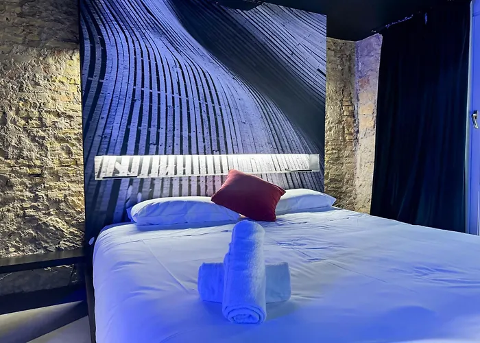 The Black Boutique -- Turistea Suites Zaragoza