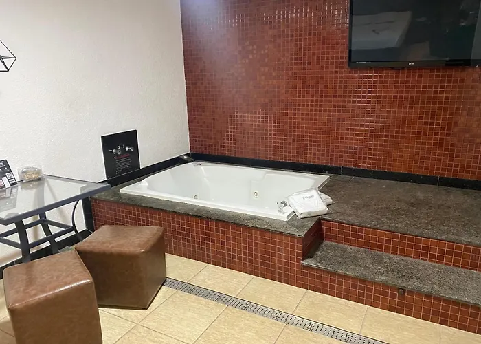 Motel Fuego (Adults Only)