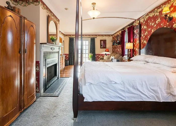The Reynolds Mansion Bed & Breakfast Woodfin