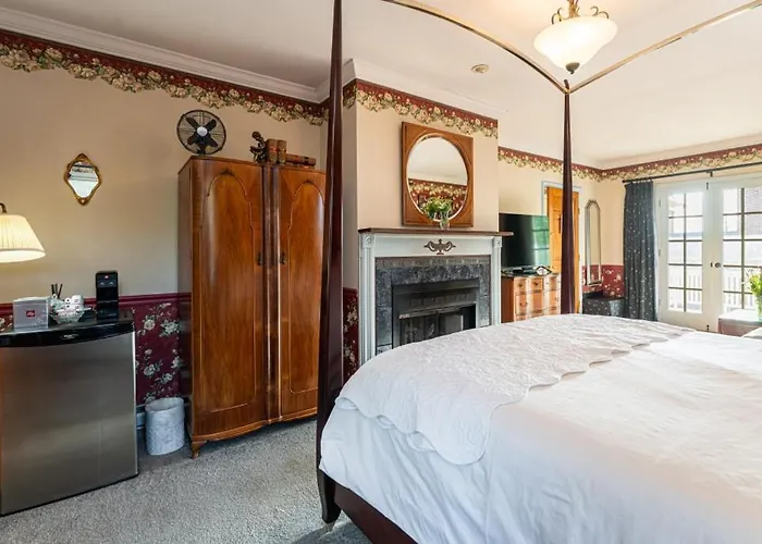 The Reynolds Mansion Bed & Breakfast Woodfin