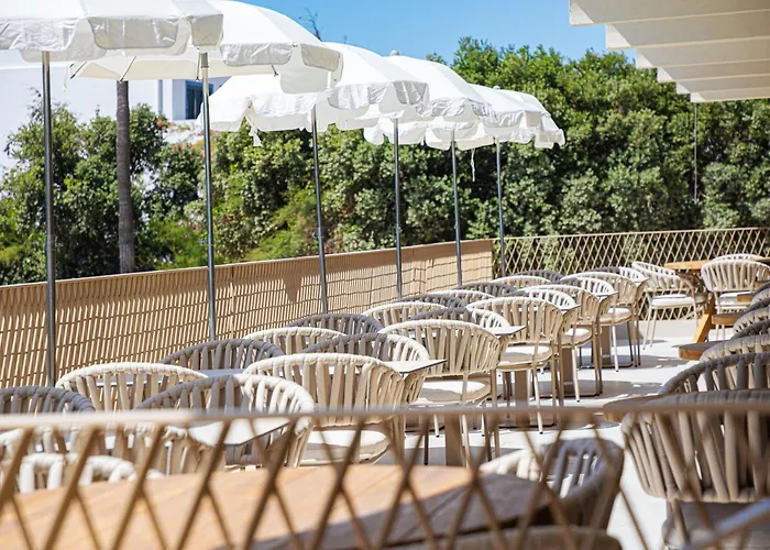 Hotels in Altura