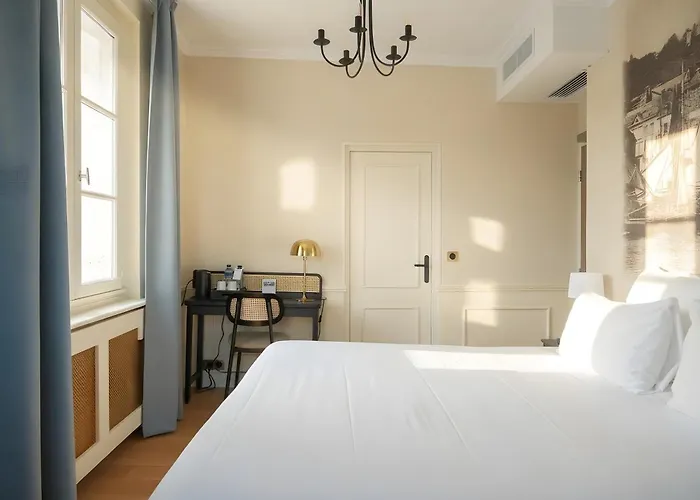Best Western Le Cheval Blanc -Centre- Vieux Port Honfleur