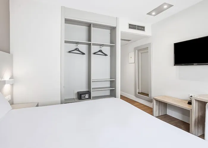Hoteles en Peralta