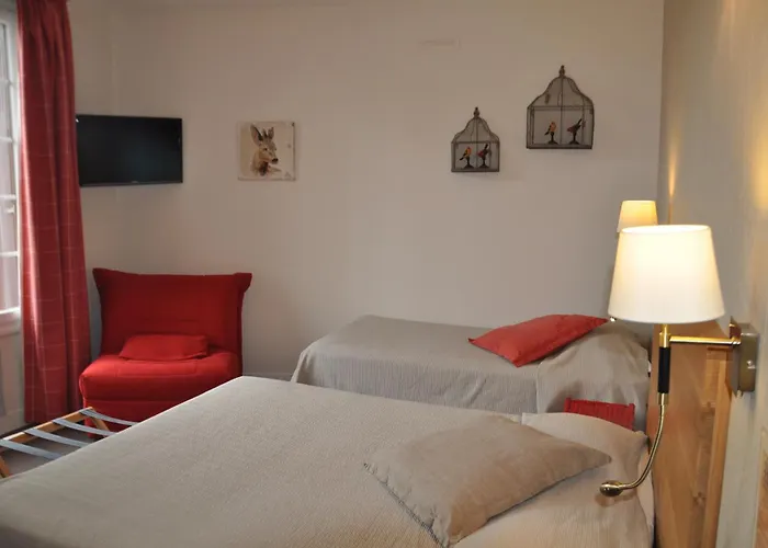 Chitenay Hotels