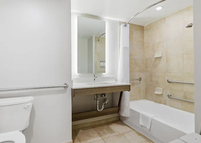 Holiday Inn Express & Suites Raleigh West - Lenovo Center By Ihg