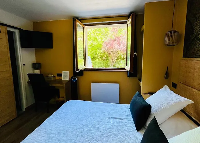 Savines Hotels