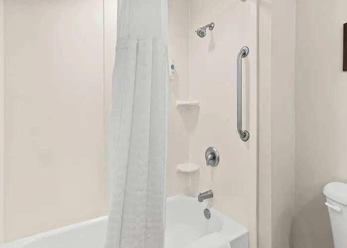 Edinboro Hotels