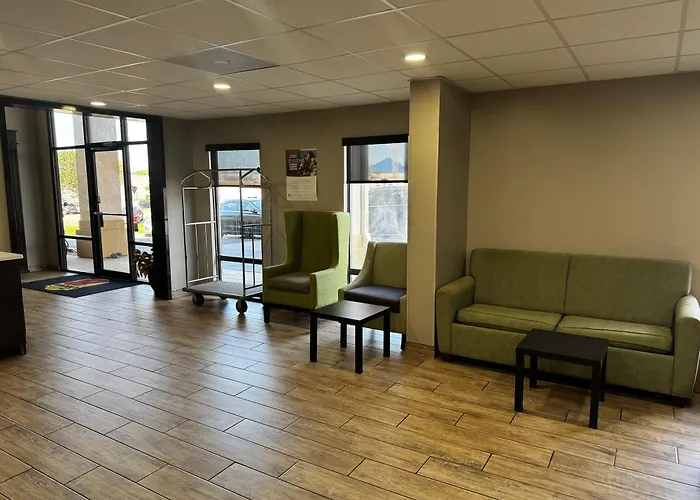 Super 8 By Wyndham Conway Hotel