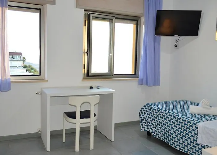CapoNettuno Hotel Frontemare Capo dʼOrlando