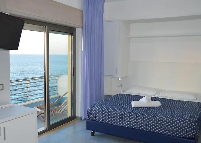 CapoNettuno Hotel Frontemare Capo dʼOrlando