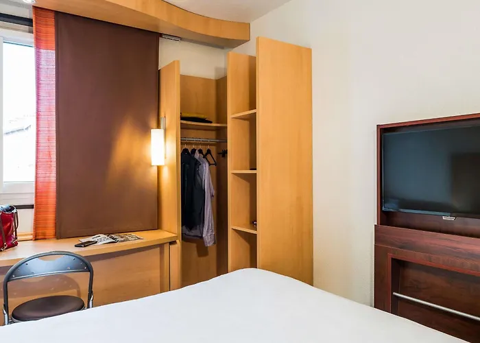 Hotel ibis Paris Pont de Suresnes Longchamp