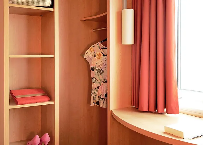 Hotel ibis Paris Pont de Suresnes Longchamp
