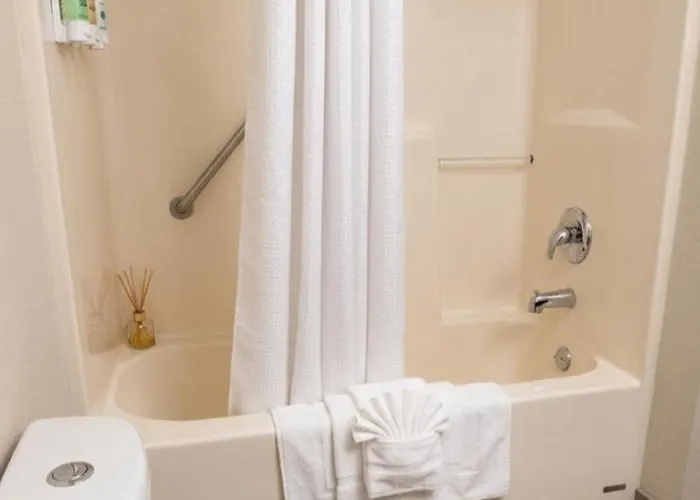 Cahokia Hotels